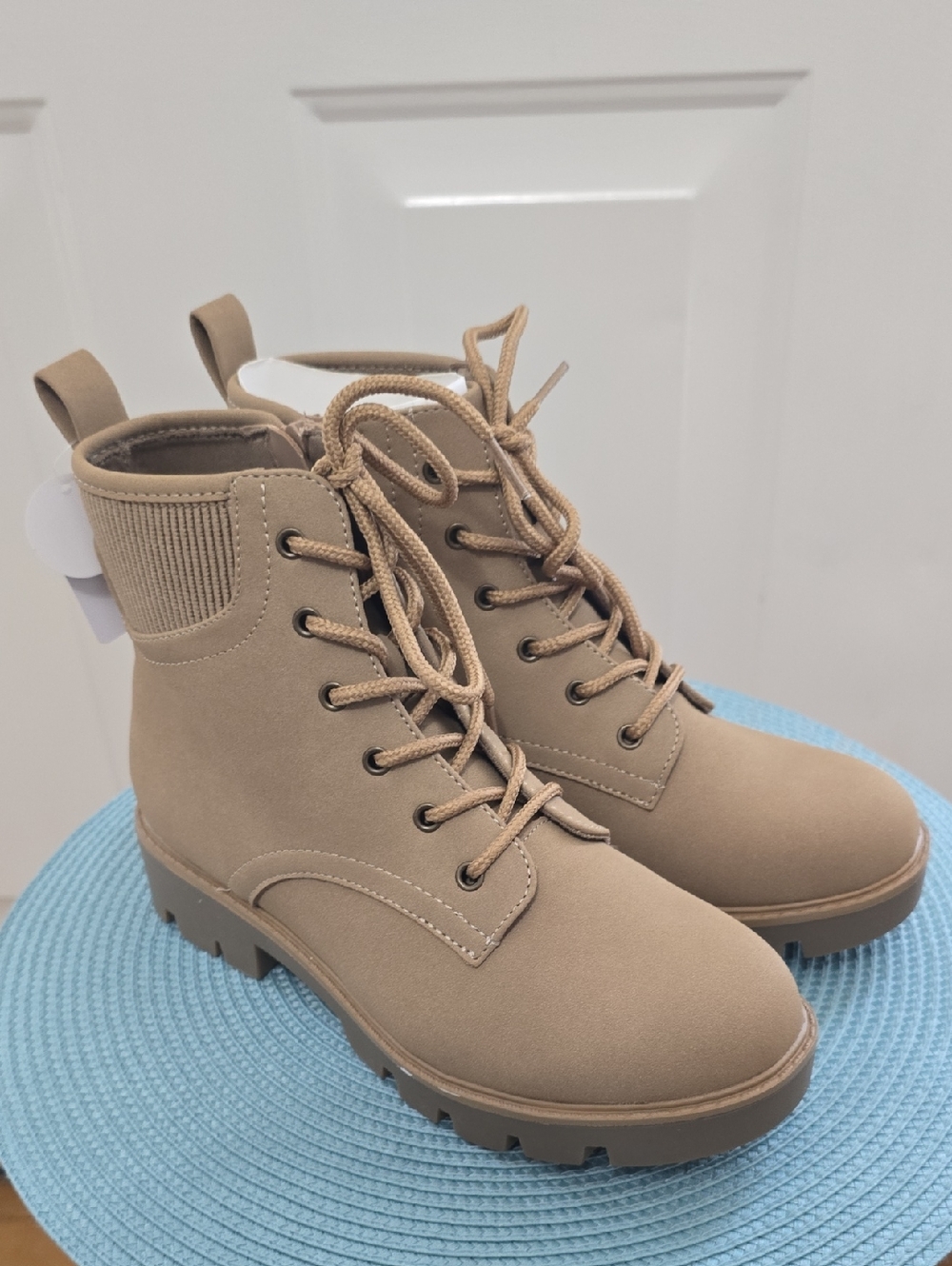 ST. JOHN'S BAY BRAND WOMEN'S TAN CHUNKY HEELED SHORT MOTO "WORK BOOT" BOOTS 6.5